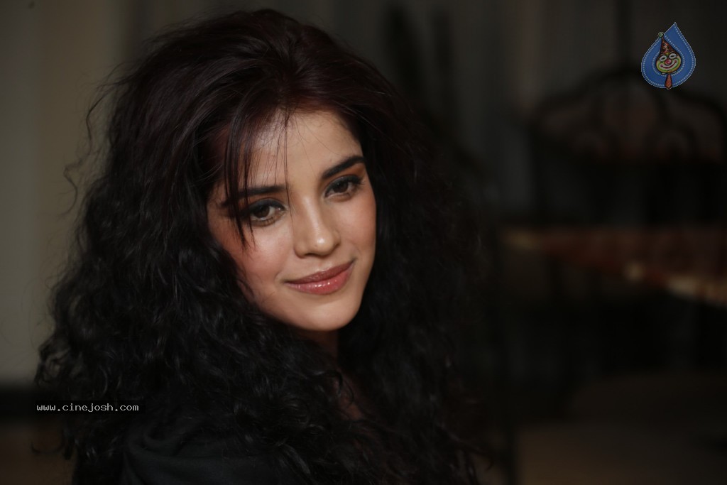 Piaa Bajpai Stills - 22 / 60 photos