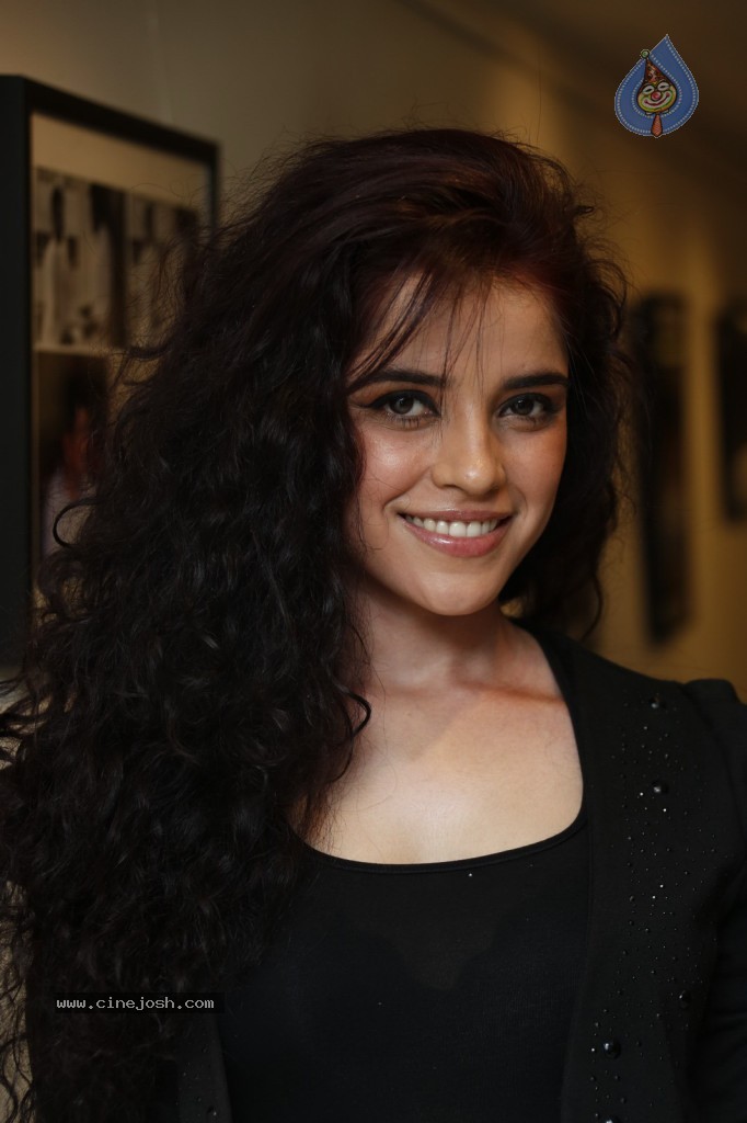 Piaa Bajpai Stills - 24 / 60 photos