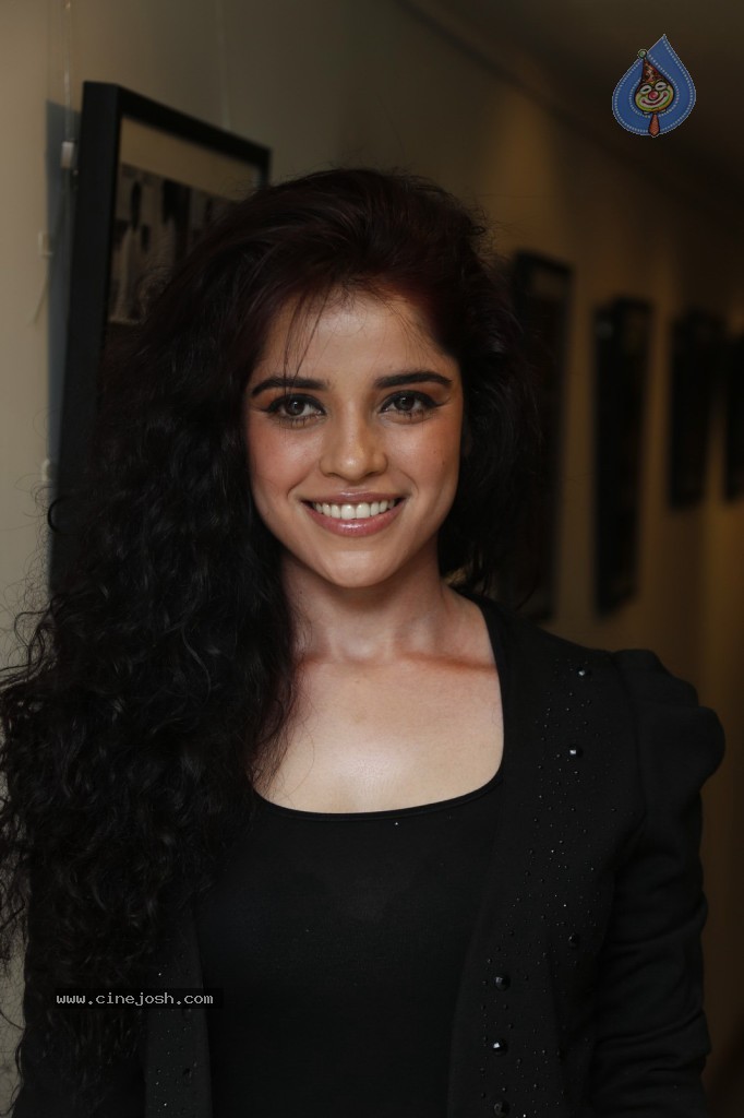 Piaa Bajpai Stills - 25 / 60 photos