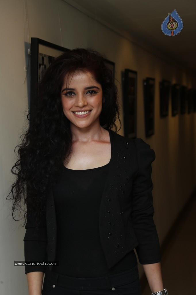 Piaa Bajpai Stills - 33 / 60 photos