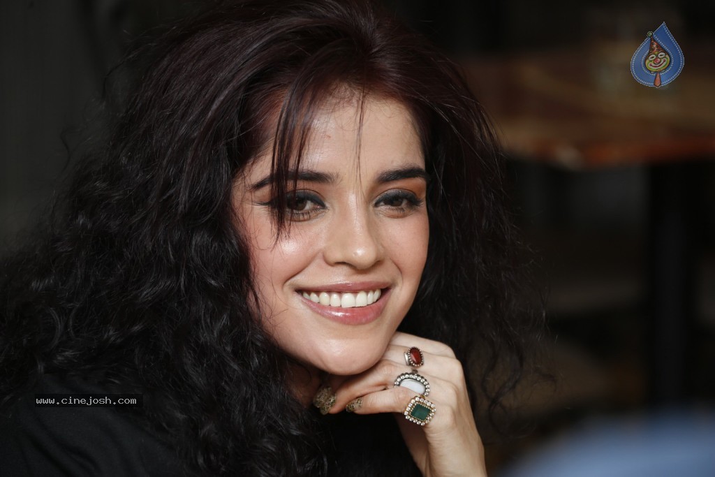 Piaa Bajpai Stills - 43 / 60 photos