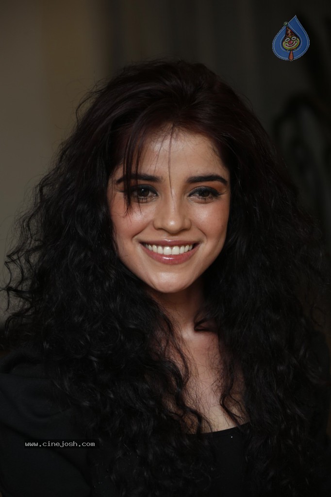 Piaa Bajpai Stills - 47 / 60 photos