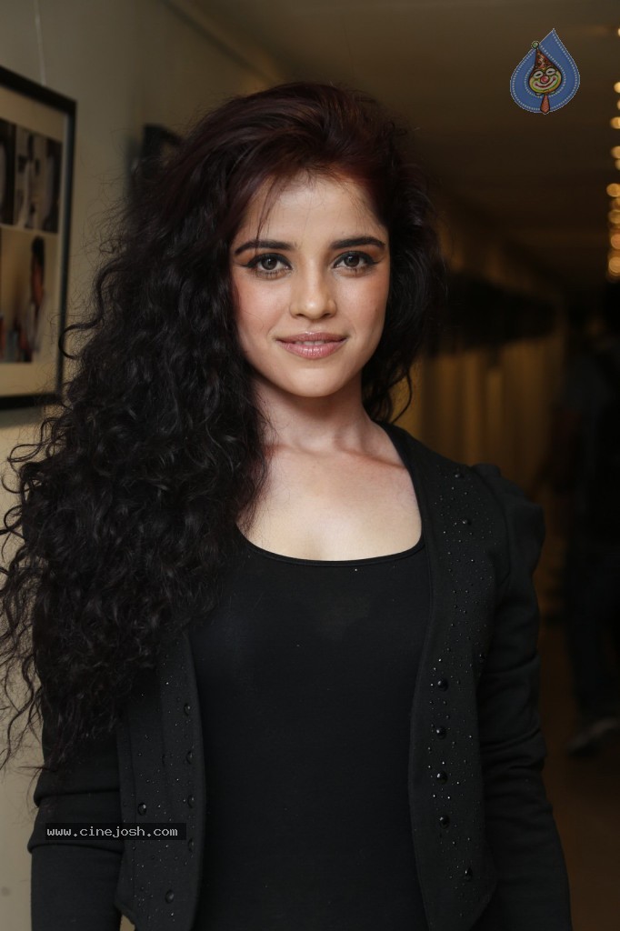 Piaa Bajpai Stills - 50 / 60 photos