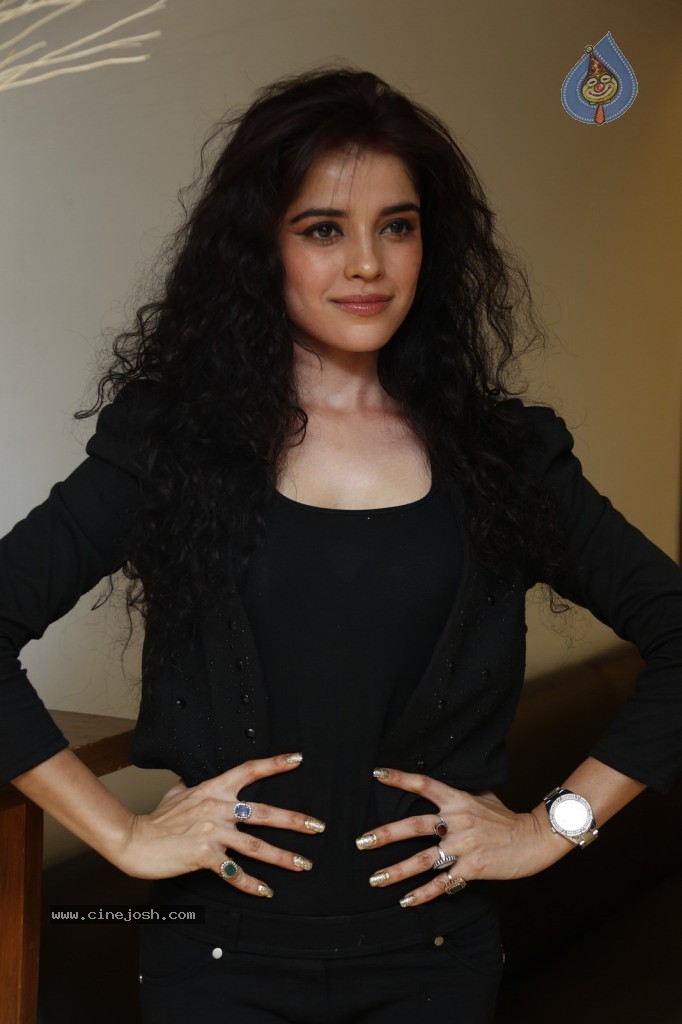 Piaa Bajpai Stills - 53 / 60 photos