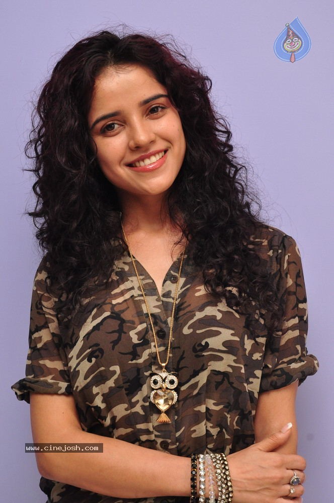 Piaa Bajpai Stills - 33 / 66 photos