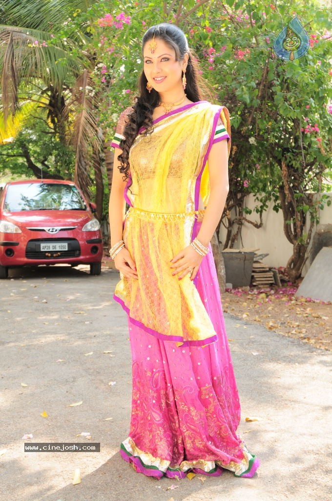 Pooja Bose Stills - 43 / 89 photos