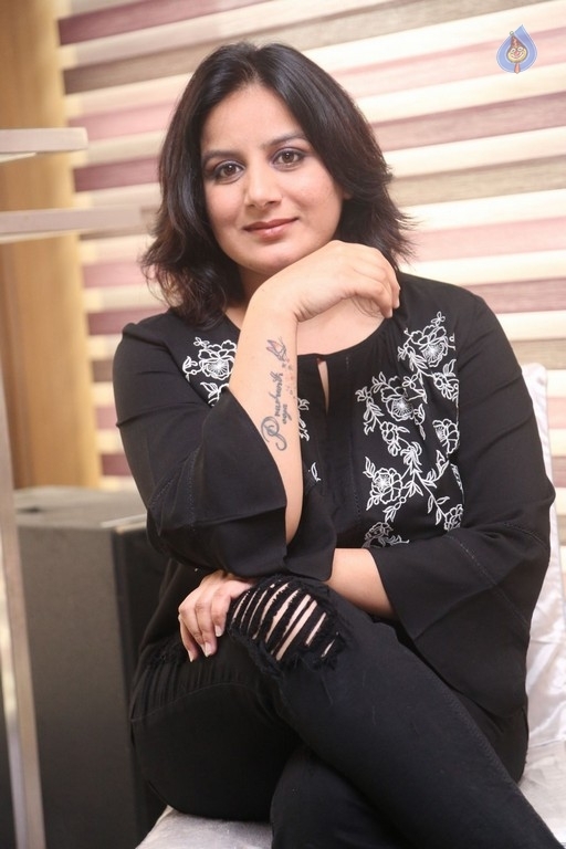 Pooja Gandhi Stills - 3 / 17 photos