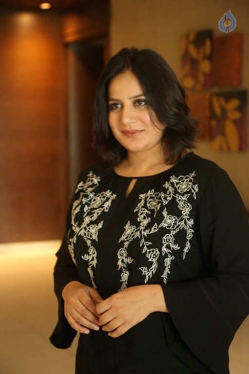 Pooja Gandhi Stills - 9 / 17 photos