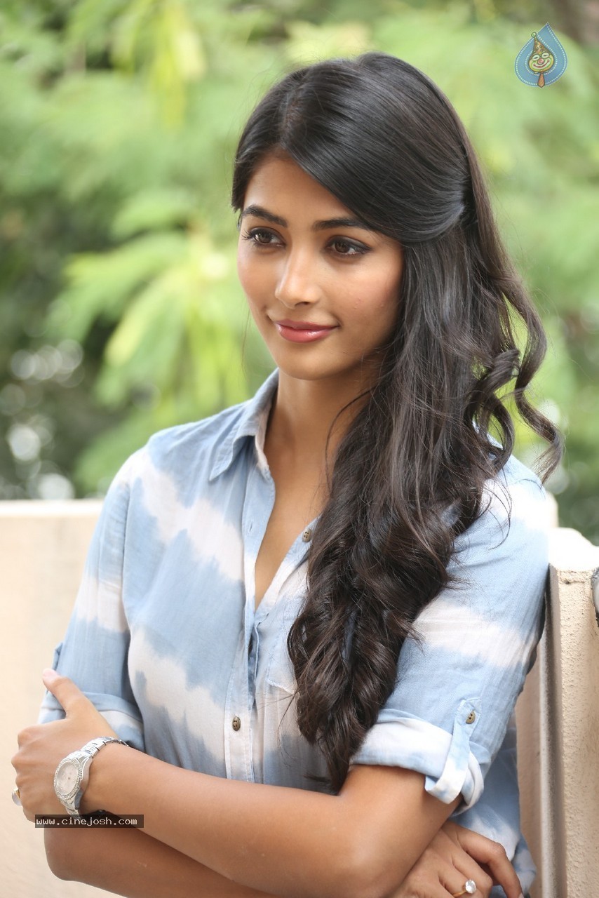 Pooja Hegde Gallery - 22 / 87 photos