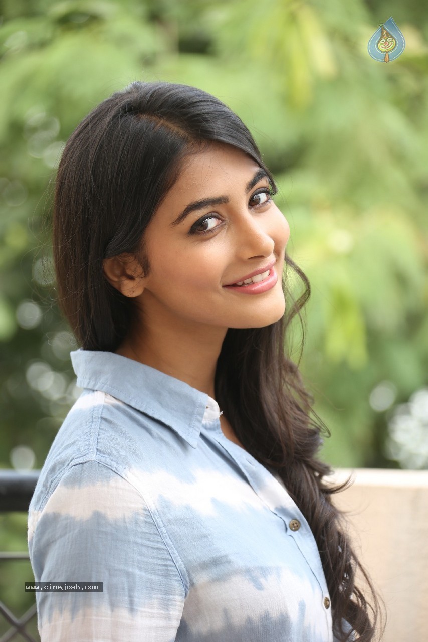 Pooja Hegde Gallery - 26 / 87 photos