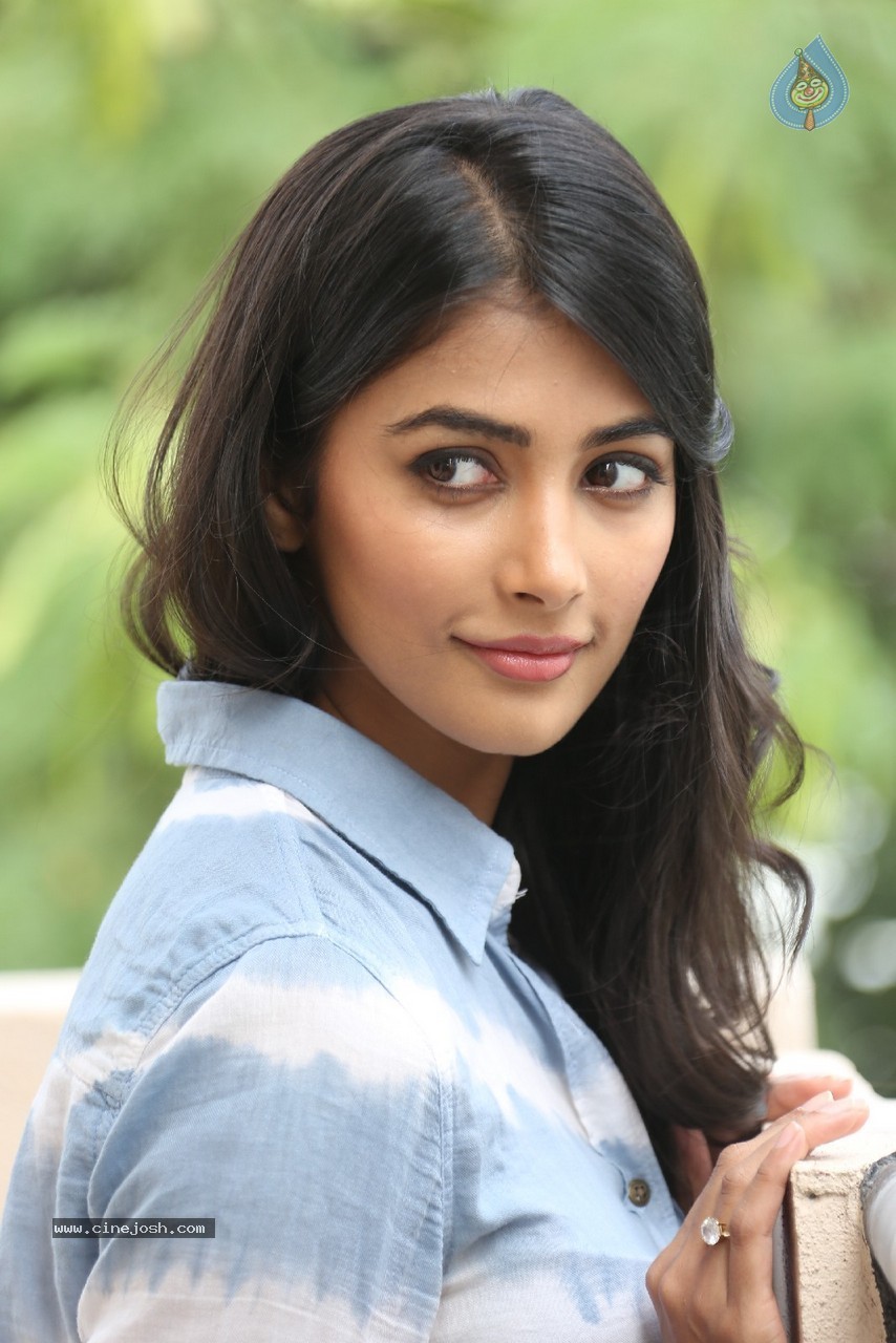 Pooja Hegde Gallery - 27 / 87 photos