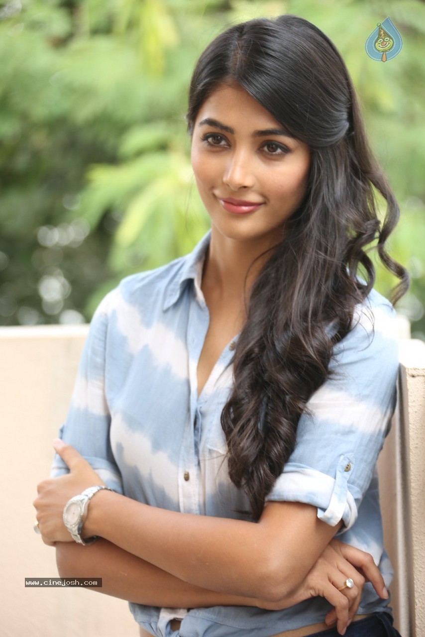 Pooja Hegde Gallery - 42 / 87 photos