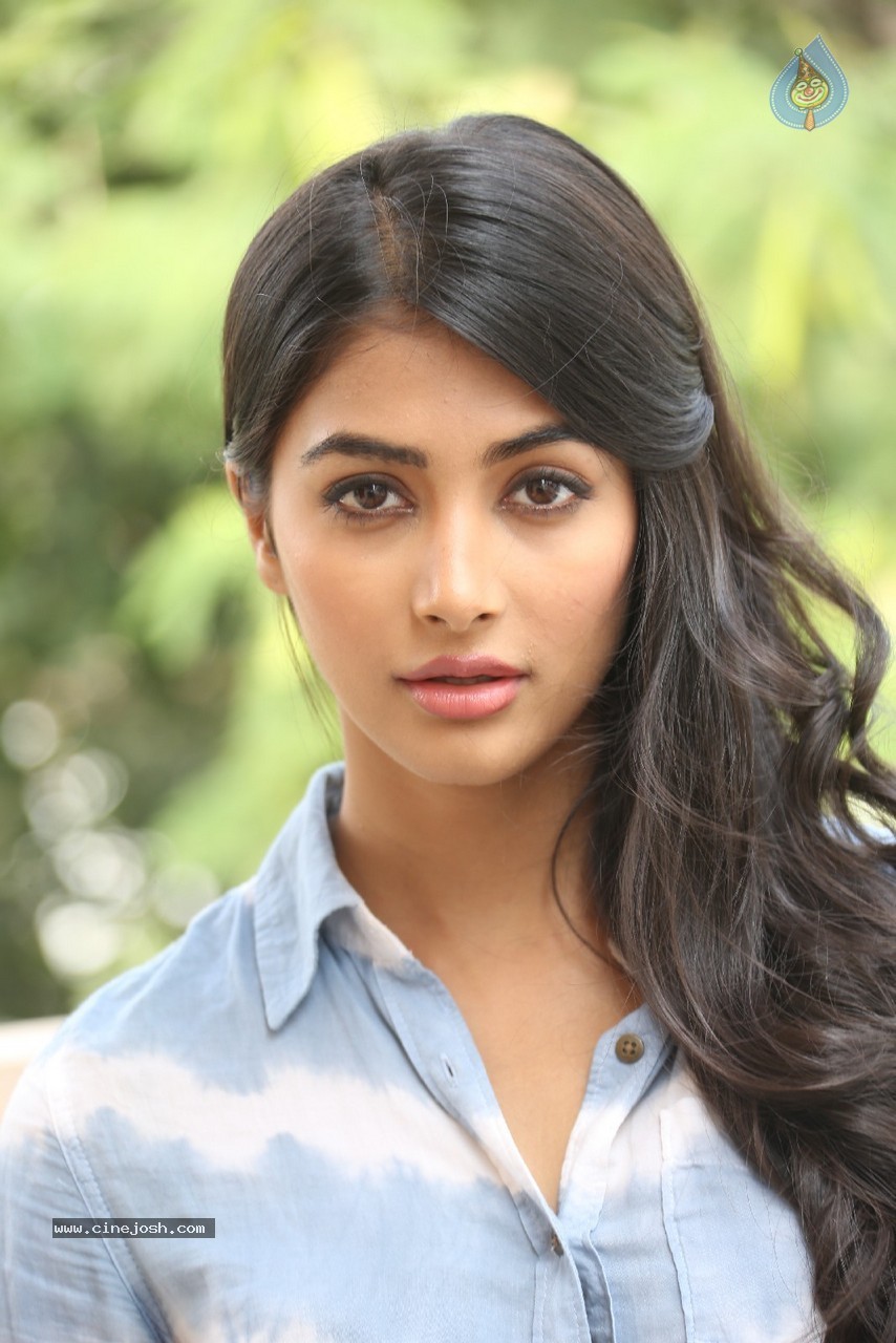 Pooja Hegde Gallery - 56 / 87 photos