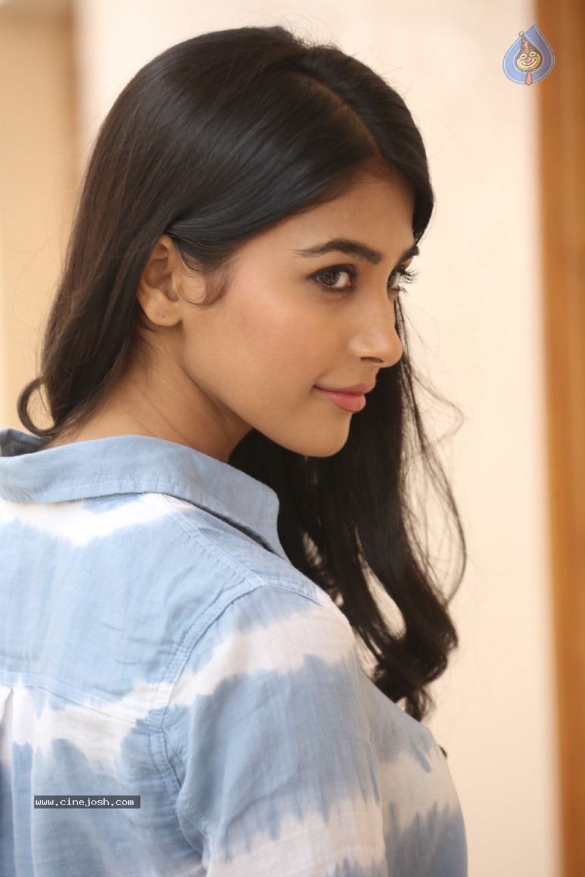 Pooja Hegde Gallery - 60 / 87 photos