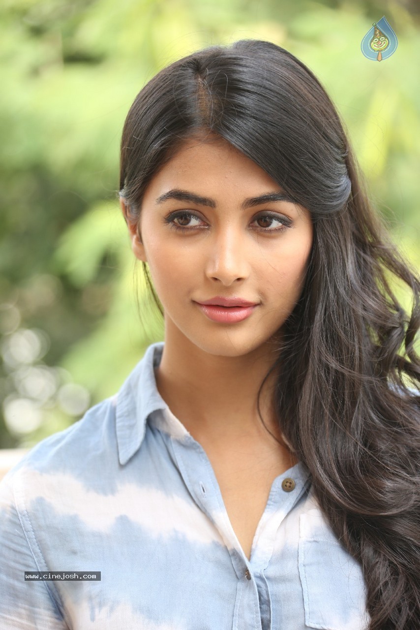 Pooja Hegde Gallery - 62 / 87 photos