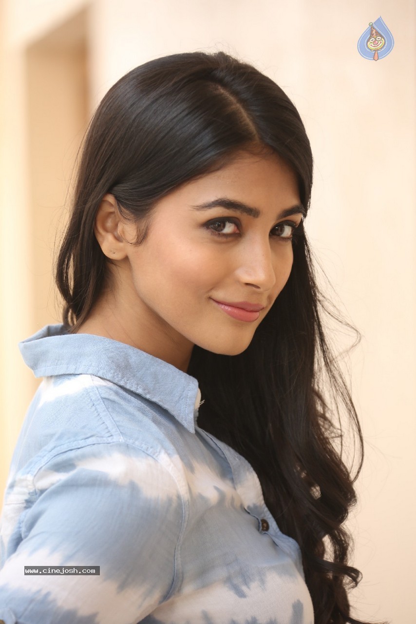 Pooja Hegde Gallery - 63 / 87 photos