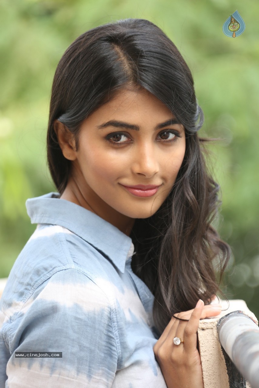 Pooja Hegde Gallery - 64 / 87 photos