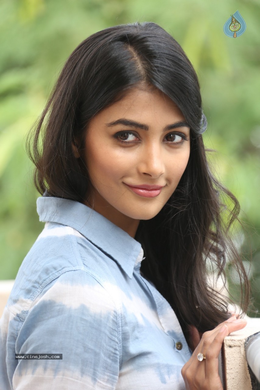 Pooja Hegde Gallery - 69 / 87 photos