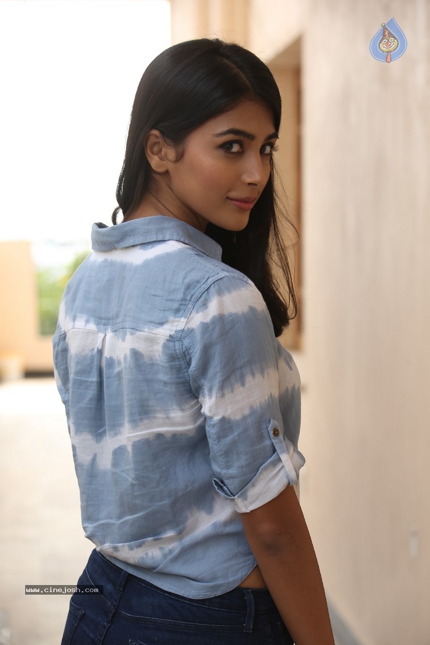 Pooja Hegde Gallery - 78 / 87 photos