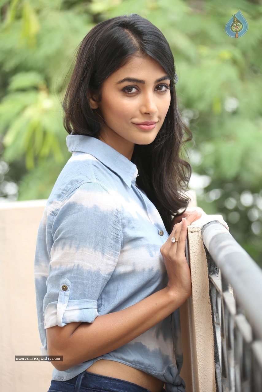 Pooja Hegde Gallery - 80 / 87 photos