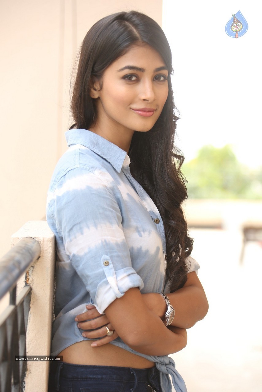 Pooja Hegde Gallery - 86 / 87 photos