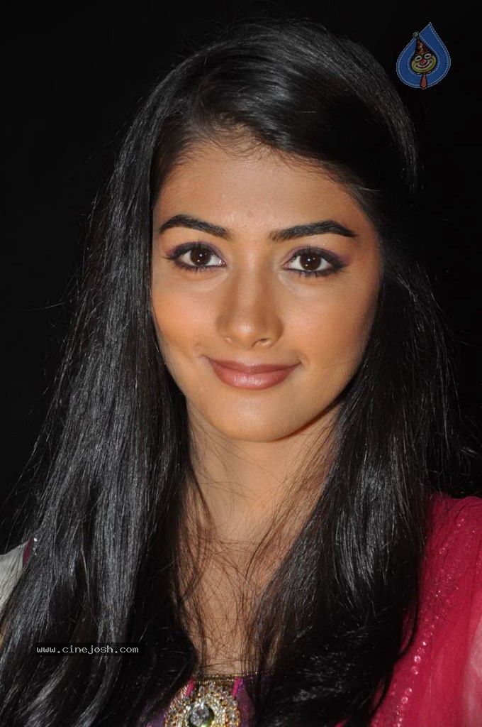 Pooja Hegde Stills - 4 / 54 photos