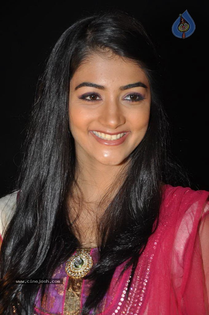 Pooja Hegde Stills - 20 / 54 photos