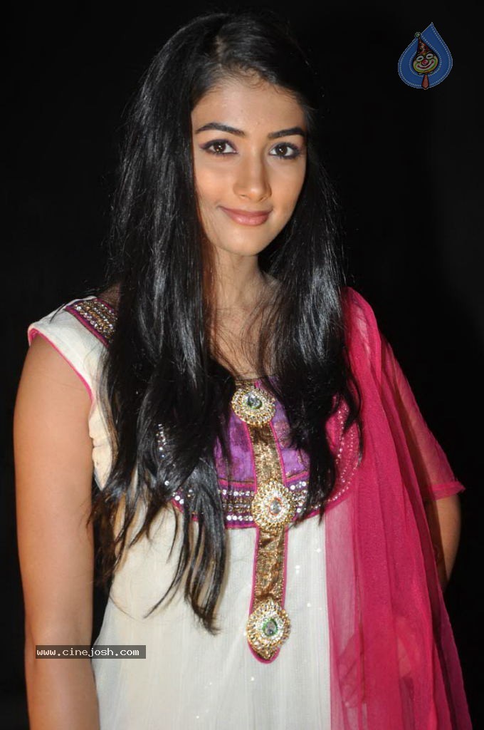 Pooja Hegde Stills - 28 / 54 photos