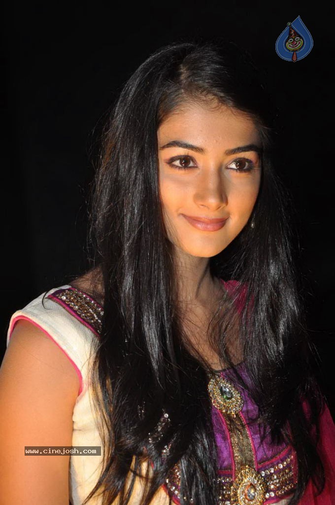 Pooja Hegde Stills - 32 / 54 photos