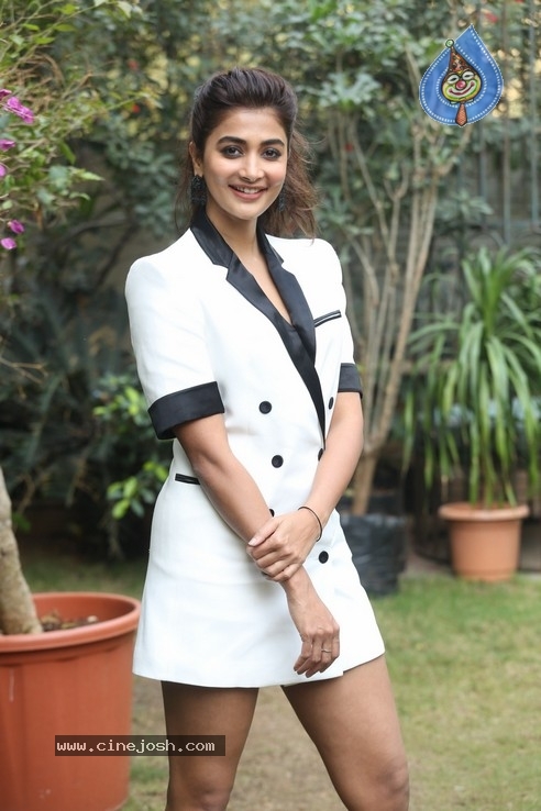 Pooja Hegde Stills - 22 / 34 photos