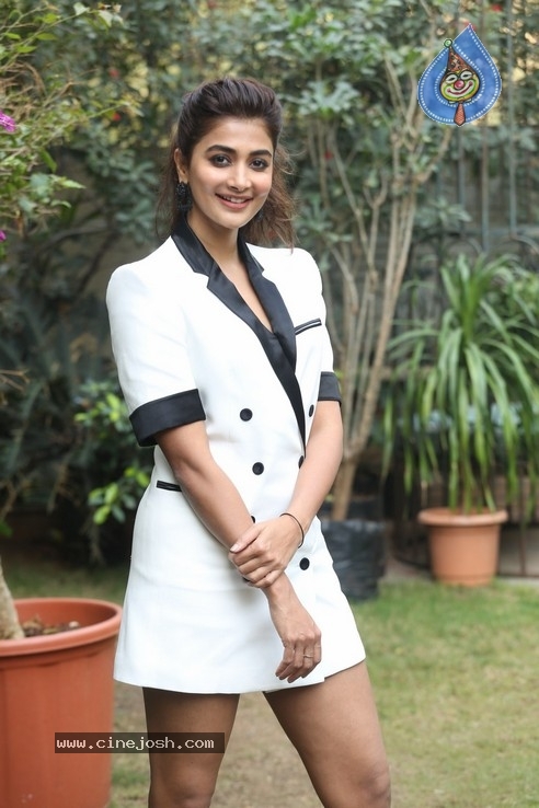 Pooja Hegde Stills - 32 / 34 photos