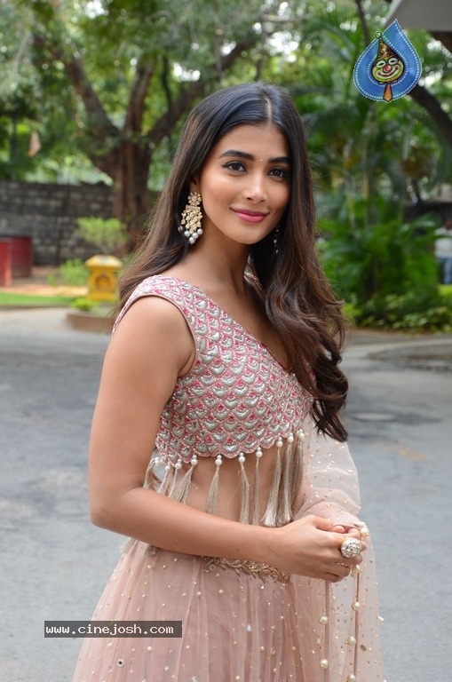 Pooja Hegde Stills - 20 / 21 photos