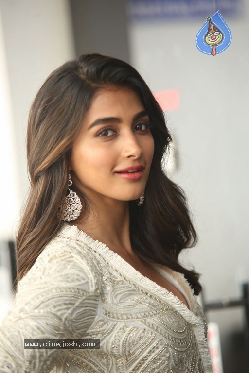 Pooja Hegde Stills - 4 / 18 photos