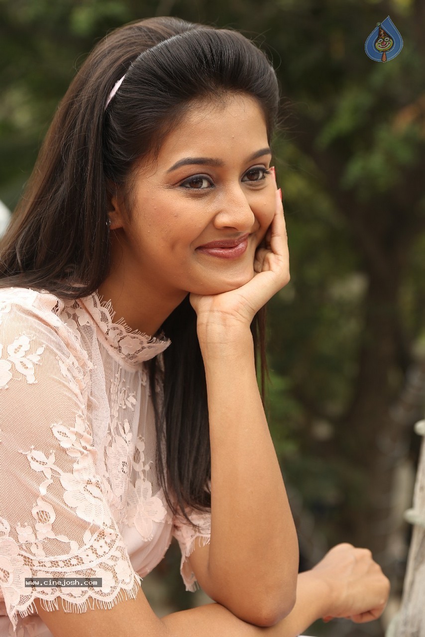 Pooja Jhaveri Gallery - 15 / 88 photos