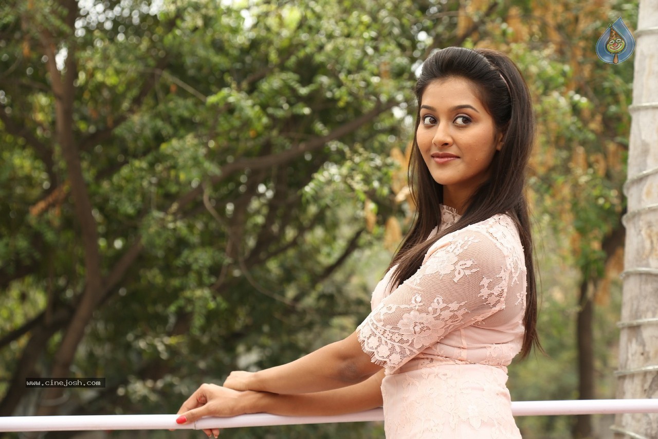 Pooja Jhaveri Gallery - 88 / 88 photos