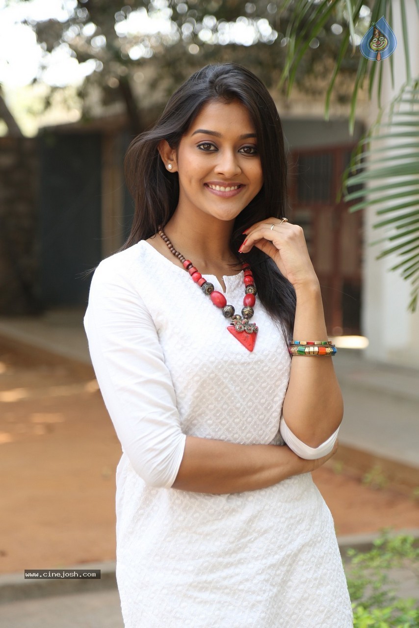 Pooja Jhaveri Photos - 10 / 44 photos