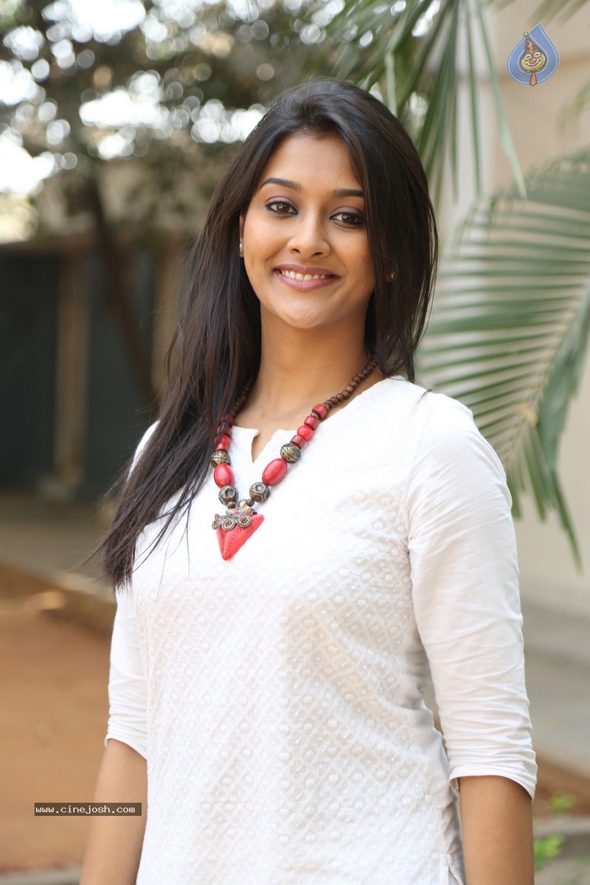 Pooja Jhaveri Photos - 11 / 44 photos