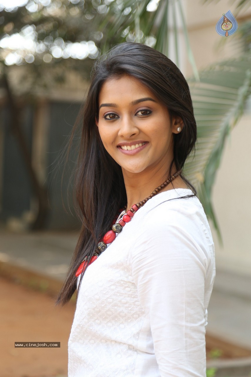 Pooja Jhaveri Photos - 34 / 44 photos