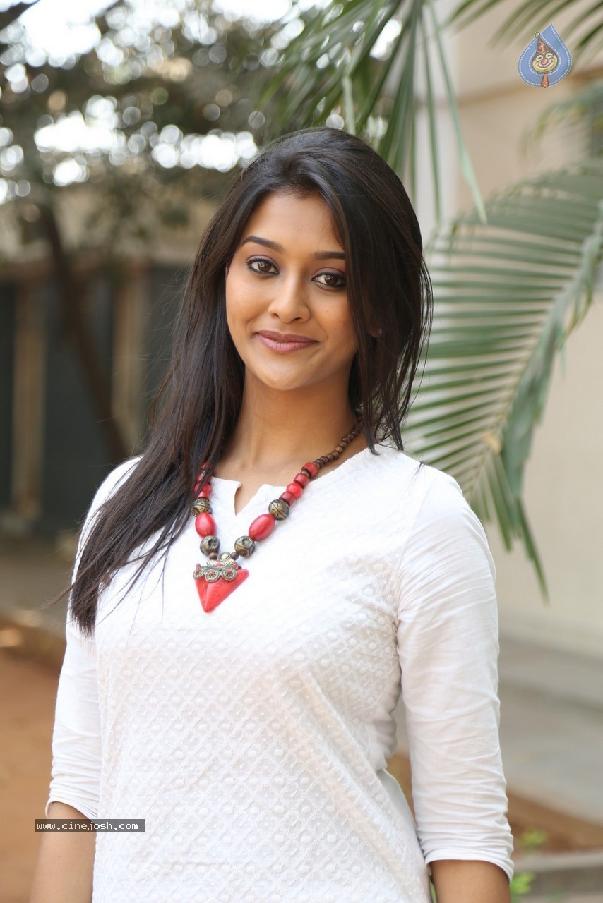 Pooja Jhaveri Photos - 36 / 44 photos