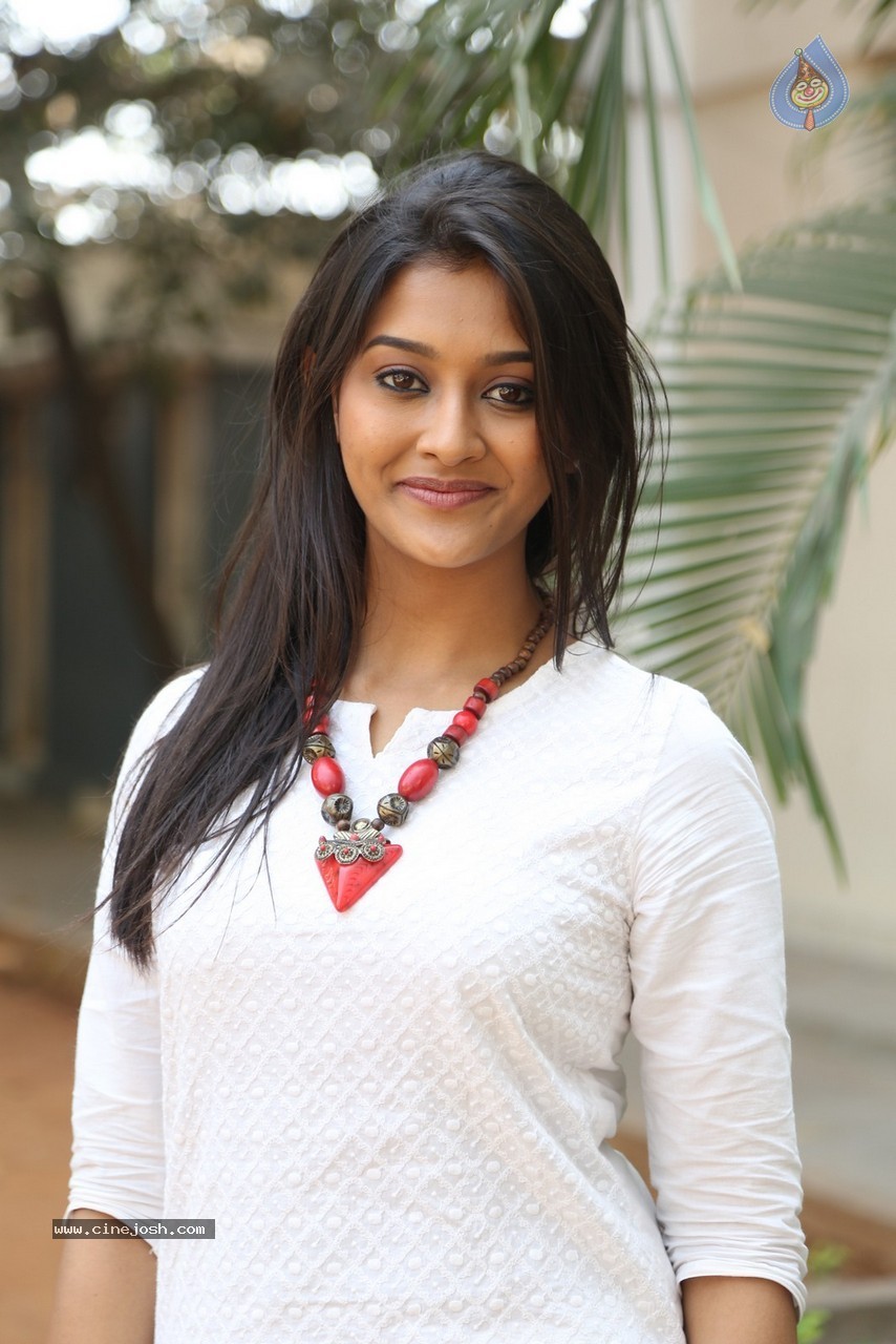 Pooja Jhaveri Photos - 38 / 44 photos