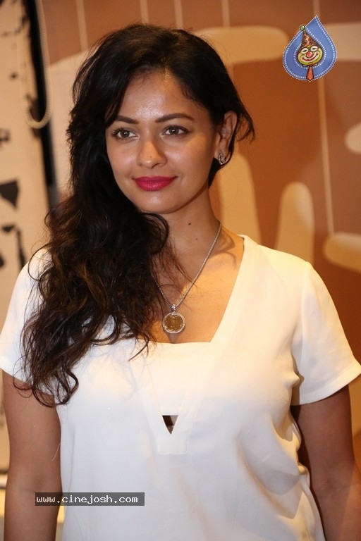 Pooja Kumar Gallery - 27 / 42 photos