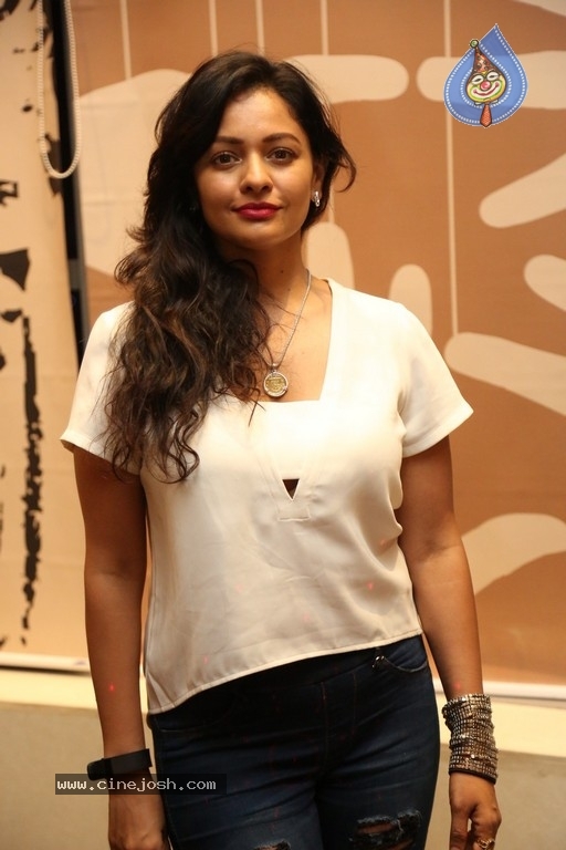 Pooja Kumar Gallery - 35 / 42 photos