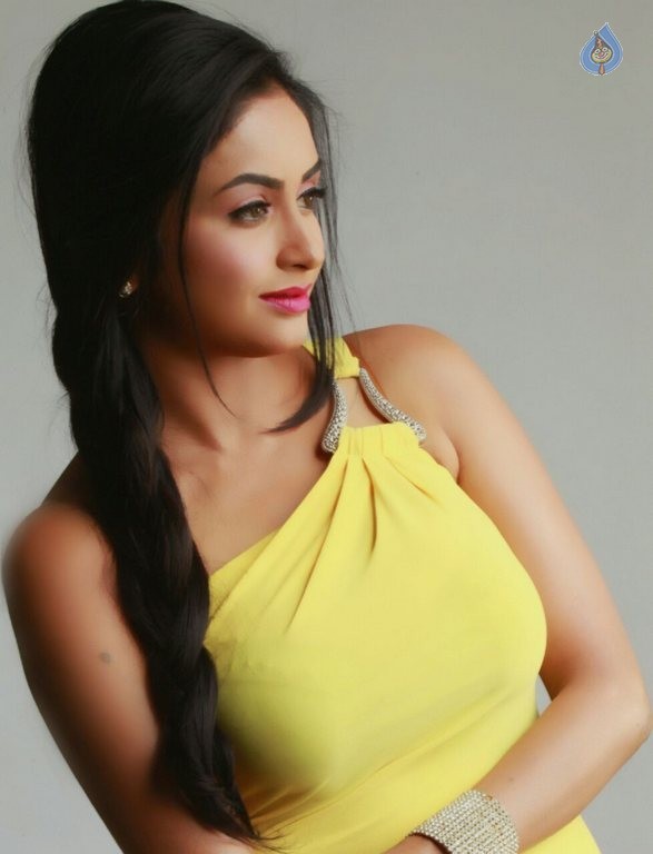 Pooja Latest Photos - 6 / 29 photos