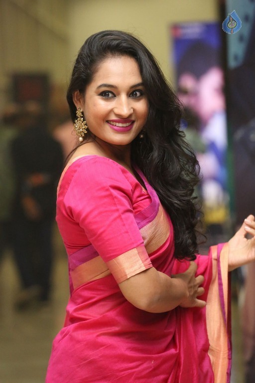 Pooja New Photos - 11 / 31 photos