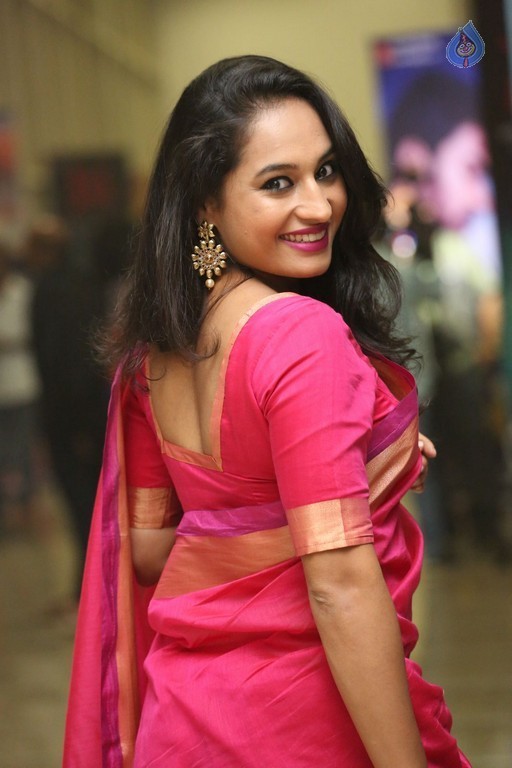 Pooja New Photos - 12 / 31 photos