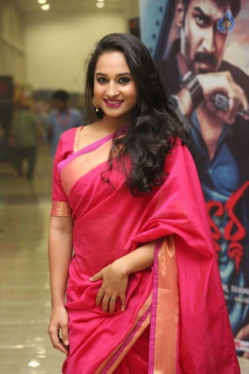 Pooja New Photos - 22 / 31 photos