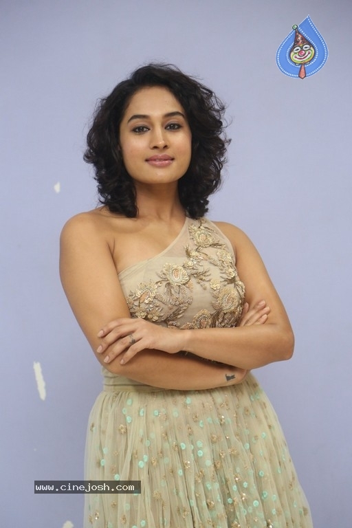 Pooja New Photos - 31 / 33 photos