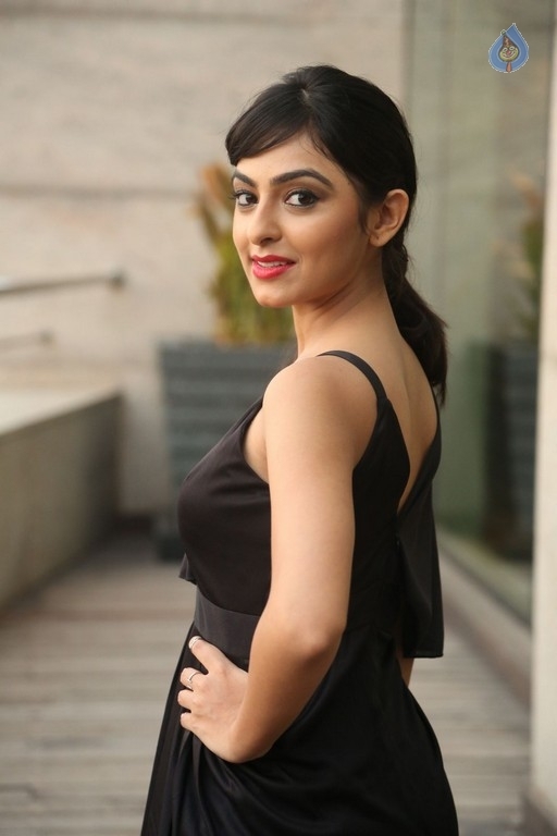 Pooja New Stills - 23 / 35 photos