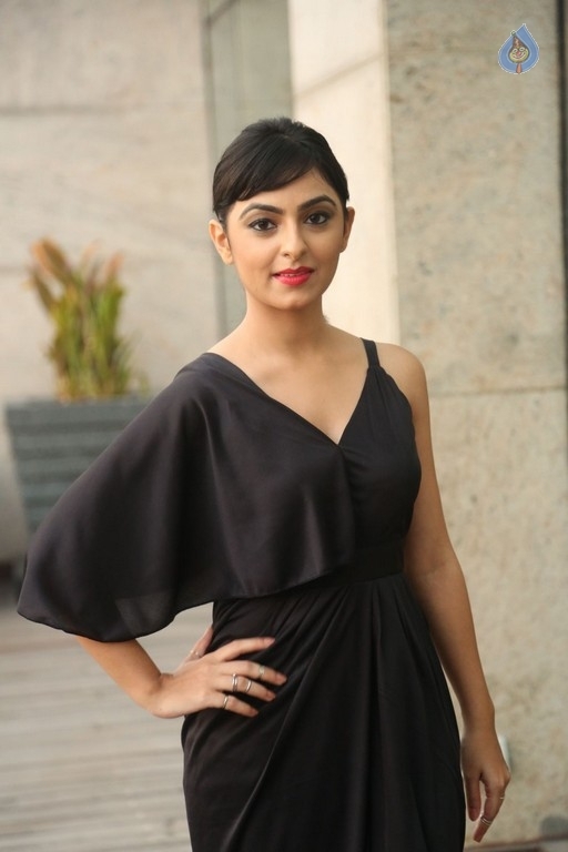 Pooja New Stills - 29 / 35 photos