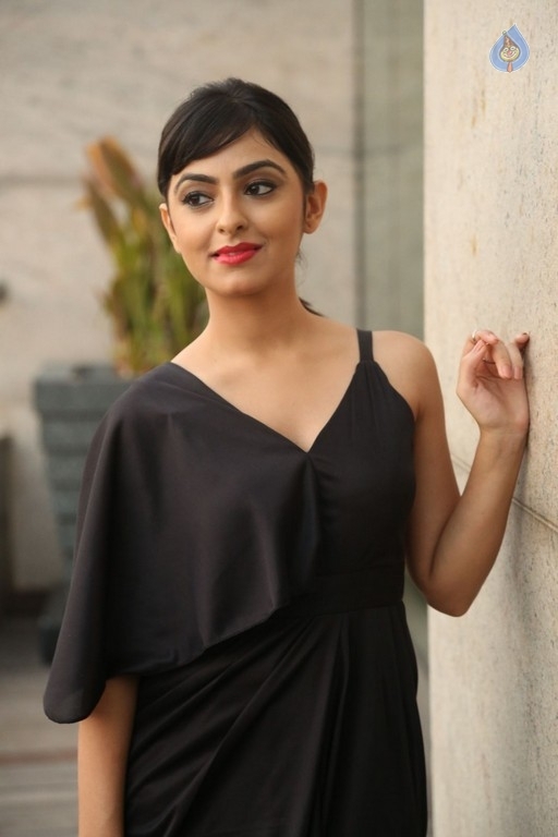 Pooja New Stills - 30 / 35 photos